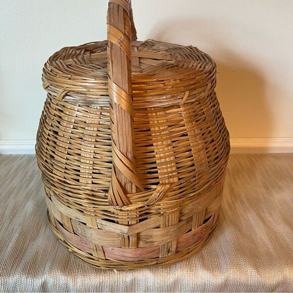 VINTAGE! Market Basket w/Handle and Lid - Picture 2 of 14